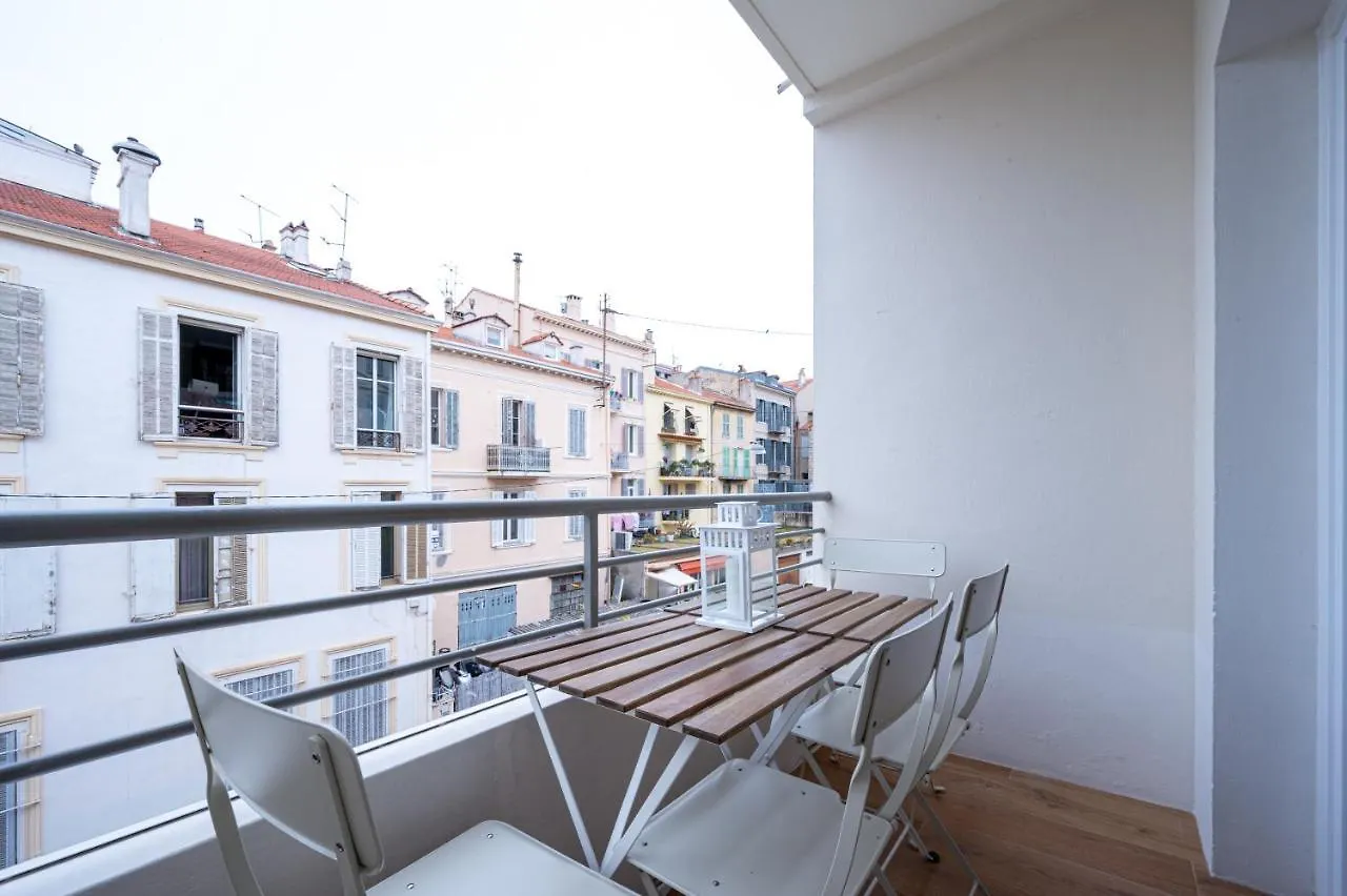 Επικοινωνία με το Tredici- Appartment